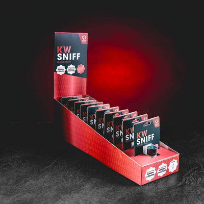 Kratom World Schnupfen, Koffein, Taurin, Menthol, Kratom World Sale kratom world sniff schnupf koffein taurin kratomworld verkauf KW Sniff – Energypulver in praktischer Glasflasche zur nasalen Anwendung. Enthält eine wirksame Kombination aus Koffein, Taurin und natürlichem Aroma für einen schnellen Energieschub – ganz ohne Kaffee oder Energydrink. Moderne Lösung bei Müdigkeit, ideal für unterwegs oder bei der Arbeit. Stilvolles Design, diskrete Anwendung, starke Wirkung – KW Sniff bringt Energie cola