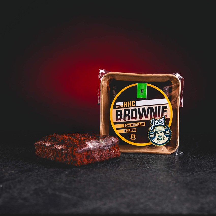 Premium Schokoladen-Brownie 10-OH HHC 60mg von Kratom Welt – glutenfreies Sammlerprodukt aus hochwertigen, sorgfältig getesteten Zutaten, angereichert mit 60 mg 10-OH-HHC Hanfextrakt. Bei Sammlern geschätzt für seine entspannenden, stressreduzierenden und regenerierenden Effekte, ideale Wahl für alle, die eine einzigartige Kombination aus süßem Dessert und innovativem Cannabinoid-Derivat suchen innovatief cannabinoïde-derivaat in verzamelbare edibles derivado innovador del cannabis en formato coleccionable