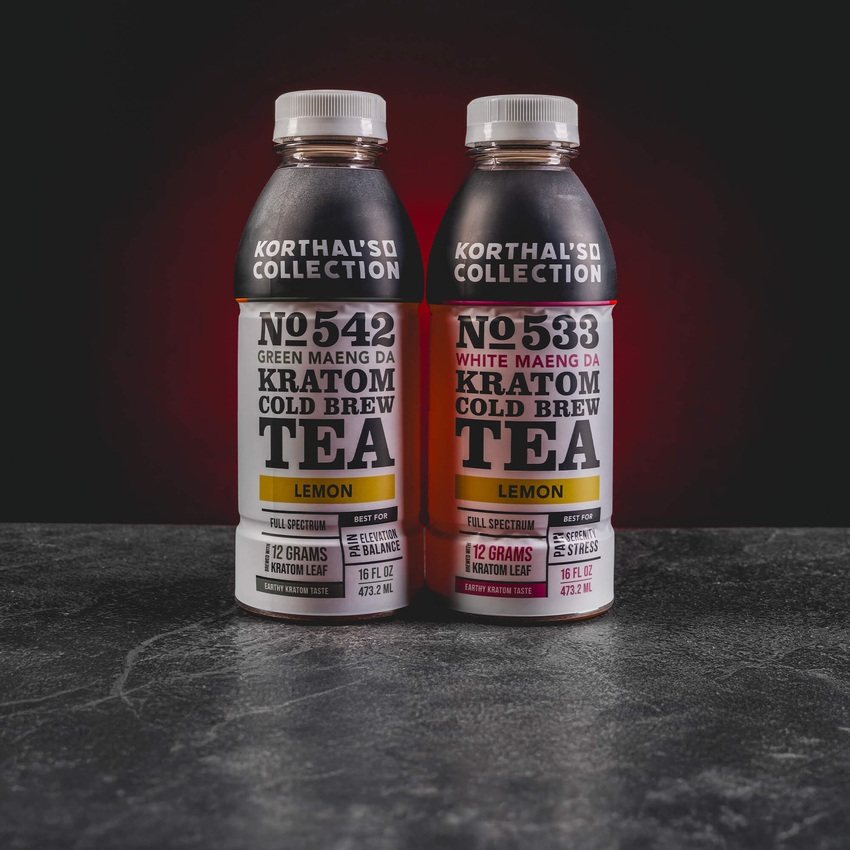 Kratom World Seltzer Zitronentee Teegetränk Getränk Kratomworld Sale kratom world seltzer tee getränk kratomworld verkauf Kratom Cold Brew Tea 470 ml – erfrischender Cold Brew Tee mit Zitrone und Extrakt aus Green oder White Maeng Da Kratom, enthält 183,6 mg bzw. 171 mg Mitragynin zur Unterstützung von Energie, mentalem Gleichgewicht und Ruhe