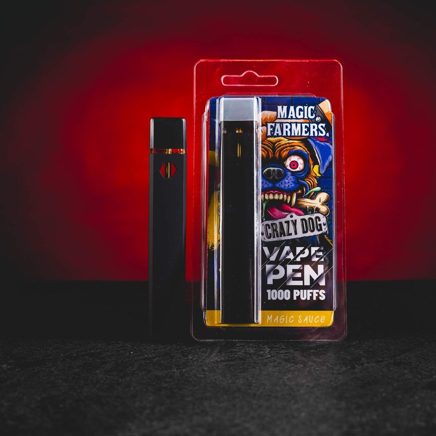 Einweg-Premium-Vape-Pen Crazy Dog mit intensivem Aroma und charakteristischem Profil für ein sanftes und komfortables Erlebnis. magic farmers crazy dog vape pen einweg vaporizer 1000 puffs kratomworld verkauf