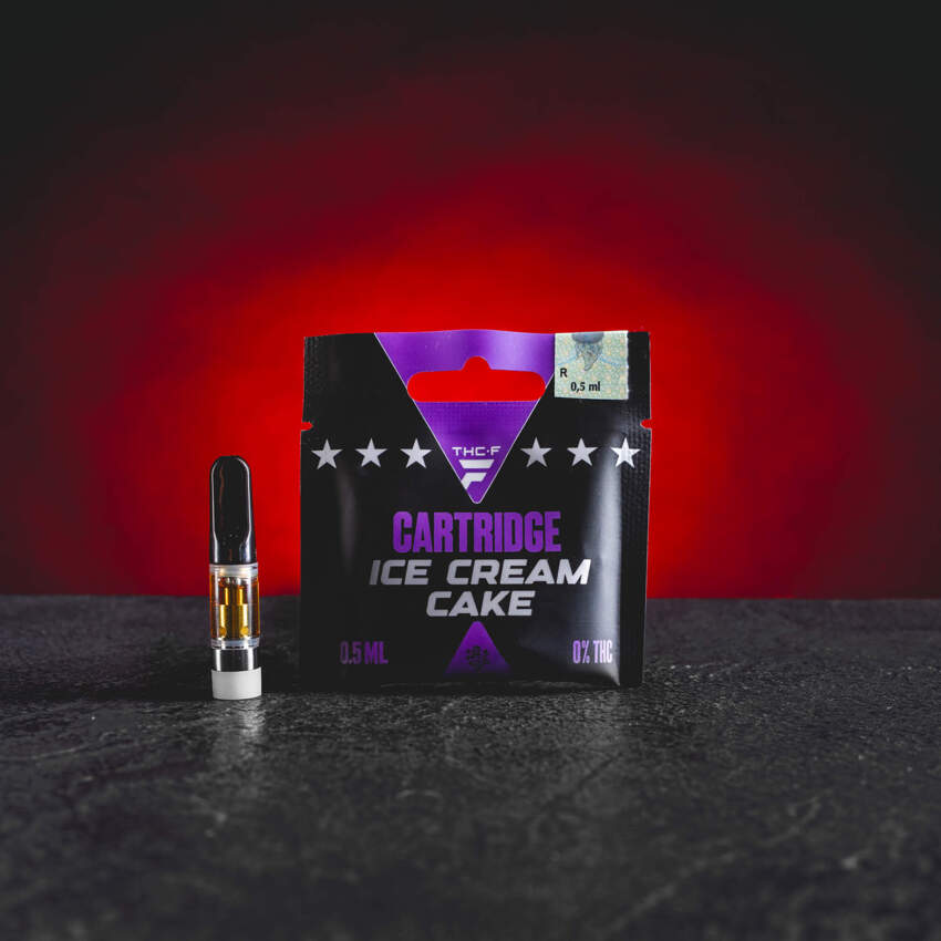 THF Cartridge Ice Cream Cake mit premium THF-Formel, fein cremigem Vanille- und Sahnegeschmack, ausgewogenem und ruhigem Sammlercharakter, vollem und sanftem Zug sowie elegantem Geschmacksprofil für entspannte Abendstunden. con fórmula moderna de THF y perfil selectivo sativa moderne THF-formule en sativa-selectief profiel